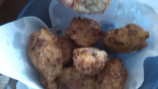 Bolinho de arroz com queijo e presunto