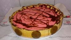 Torta de morango com cobertura de chocolate