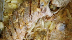 Corvina assada ao alho na manteiga