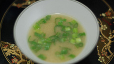 Missoshiru com batatas raladas