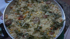 Arroz com calabresa, bacon e carne de sol