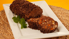 Salaminho de sorvete com chocolate