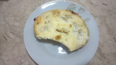 Batata assada com creme de alho