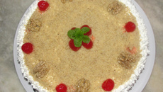 Bolo de nozes com cerejas