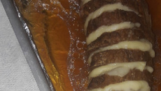 Lagarto recheado com queijo e presunto