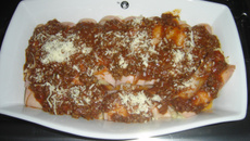 Canelone invertido com frios e queijo branco