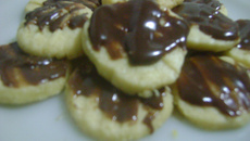 Amanteigados de coco com chocolate