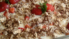 Pavê de morango com bis