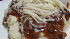 Purê de batatas com molho