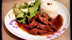 Carne ao molho de cerveja preta