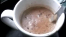 Café caseiro batido à mão