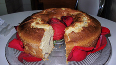Bolo de Pétalas de Rosas
