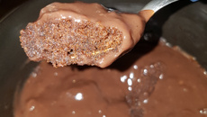 Brownie de caneca de chocolate com café 