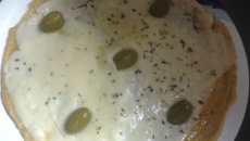 Pizza rápida de omelete e mussarela