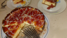 Cheesecake com cobertura de goiaba