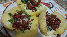 Batata recheada de micro-ondas