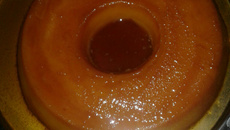 Pudim com coco ralado