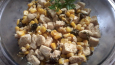 Frango com milho e folhas de aipo