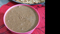 Pasta de amendoim com 2 ingredientes