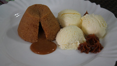 Petit Gateau de Doce de Leite