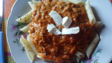 Penne ao molho com atum