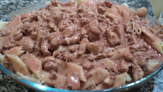 Filé de peito de frango ao molho rosé com vinho tinto