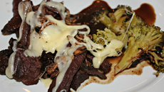 Filé mignon ao molho de shimeji, mussarela e couve-flor