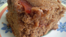 Bolo de banana e chocolate com goiabada