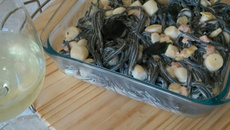 Nero di seppia com botões de lula