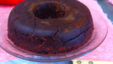 Bolo simples de chocolate com banana