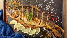 Peixe assado com recheio