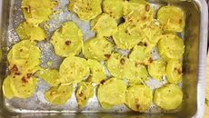 Batata assada com creme de cebola