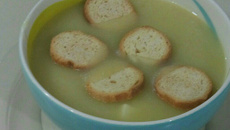 Sopa creme de batata com alho poró