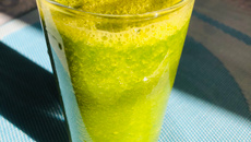 Suco de couve com laranja e mamão