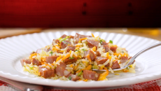 Arroz frito com legumes e linguiça paio