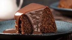 Bolo de chocolate simples e fofinho