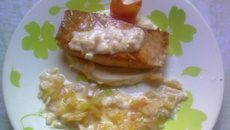 Salmão e purê de batatas ao vinagrete encorpado