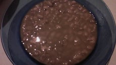 Feijão que vai ao fogo já temperado rápido e prático