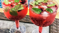 Gin de amora com hortelã