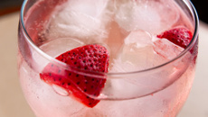 Gin tônica com morango