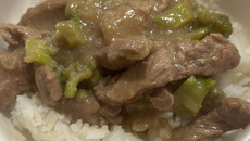 Carne oriental com brócolis