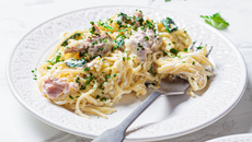 Macarrão com atum e creme de leite