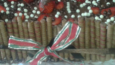 Bolo brigadeiro de chocolate com morangos