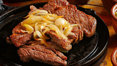 Carne de sol com cebolas