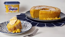 Bolo cremoso de milho com queijo 