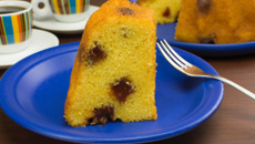 Bolo de fubá (milho) com goiabada