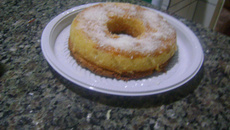 Cocada de coco com doce de banana no forno