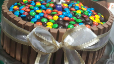 Bolo de biscoito wafer com cobertura de chocolate (by Paty Couto)