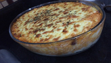 Batatão de frango na travessa