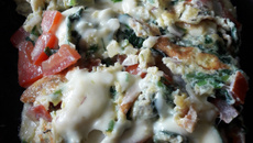 Mexidão de ovos com espinafre e queijo